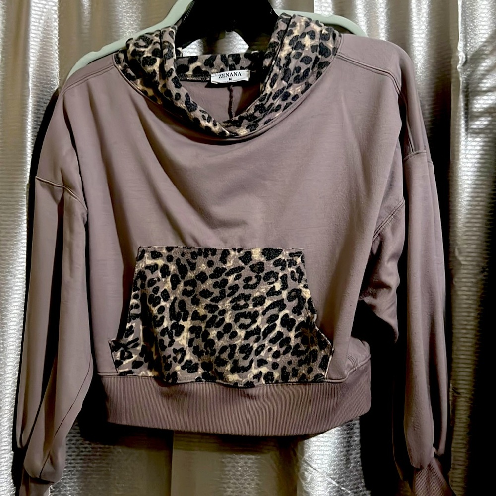 Oversized cropped hoodie